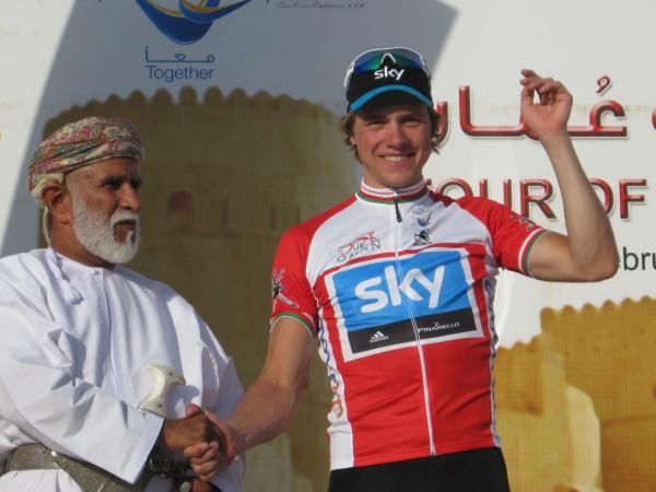 Team Sky blue and race leader's red