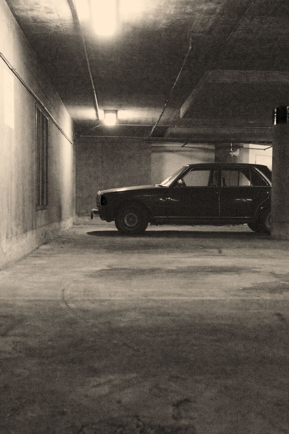 Automotive exterior, Automotive parking light, Automotive tire, Car, Fender, Automotive lighting, Rim, Auto part, Vehicle door, Automotive wheel system,