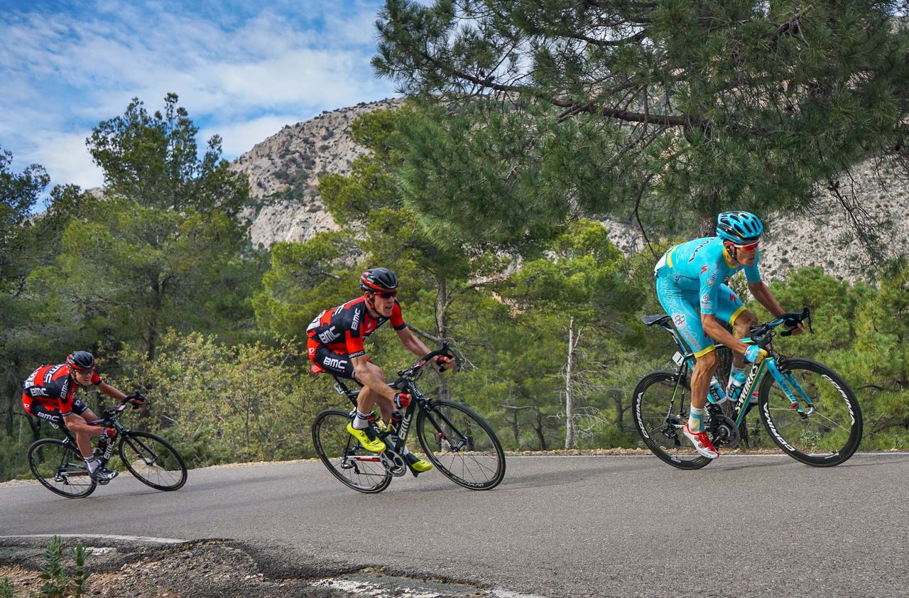 Luis Leon Sanchez (Astana) head of BMC's Brent Bookwalter and Tejay van Garderen