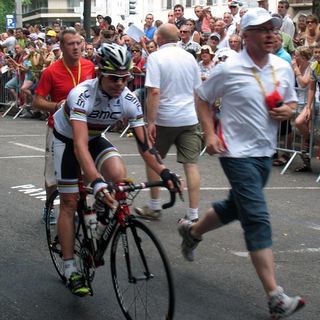 World champion Cadel Evans (BMC Racing Team) continues his Tour de France despite a fractured elbow.