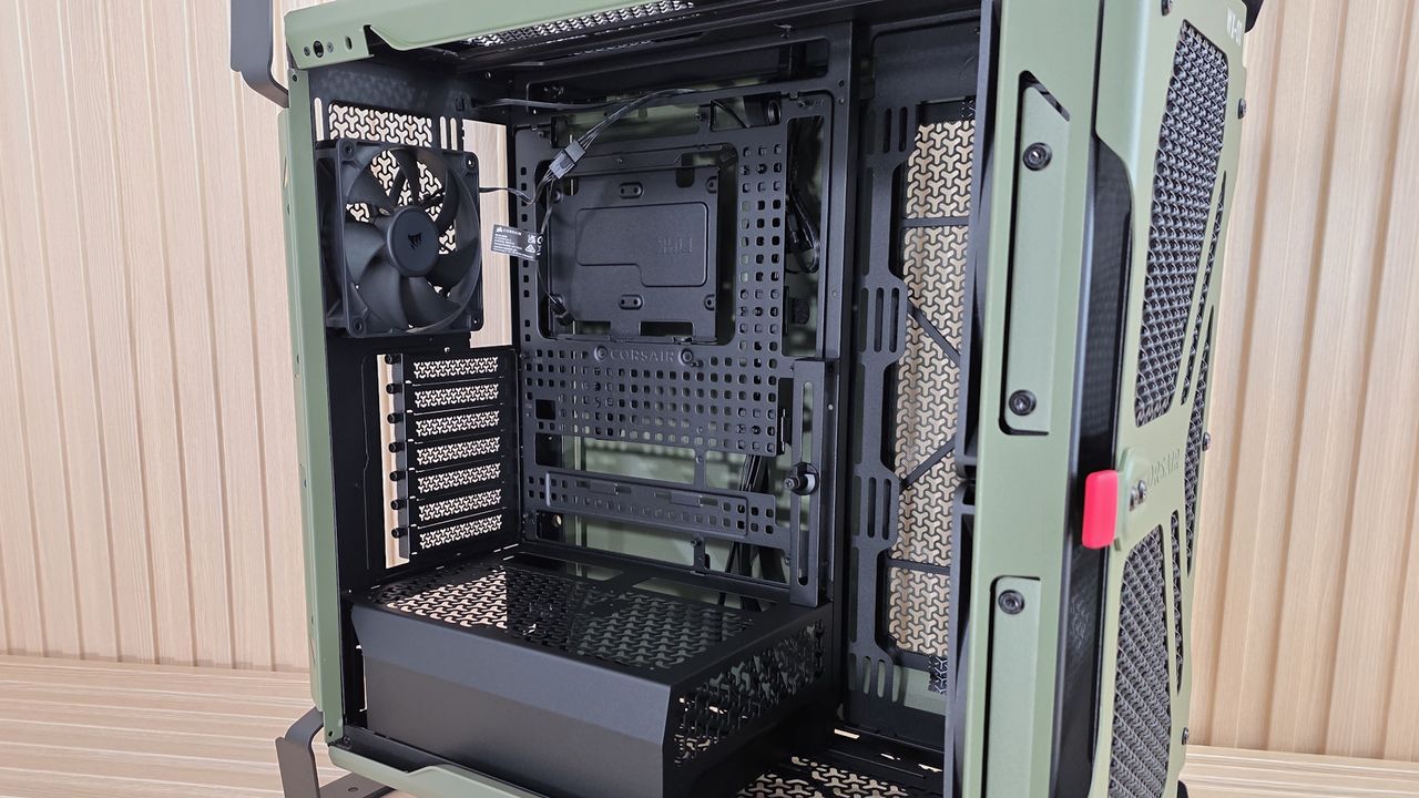 Corsair Warthog RS - Inside