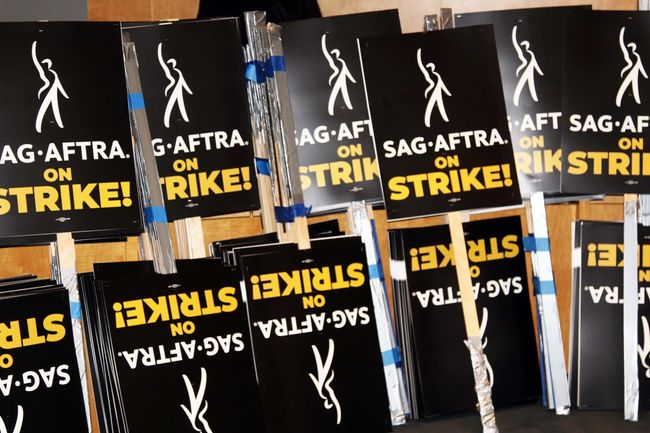 sag-aftra strike signs