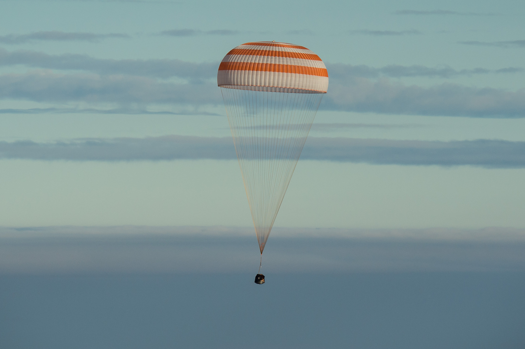 Expedition 49 floating to Earth in Soyuz MS-01