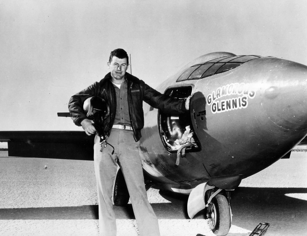 Chuck Yeager, 1st pilot to break the sound barrier, is dead at 97