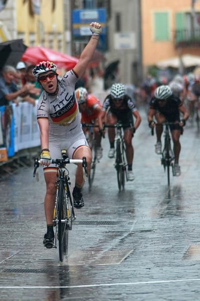 Ina Teutenberg (HTC Columbia Women) won the Giro del Trentino's second stage, the German's 16th win of the season.