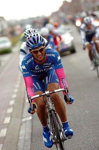 Daniele Bennati (Lampre) leads the chase behind Mattan and Flecha