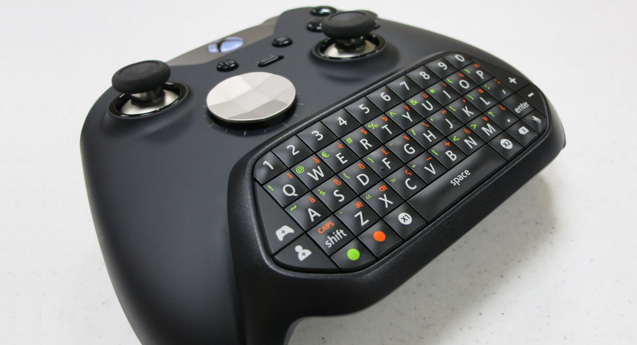 Microsoft Chatpad review: A small, sleek keyboard for Xbox One 