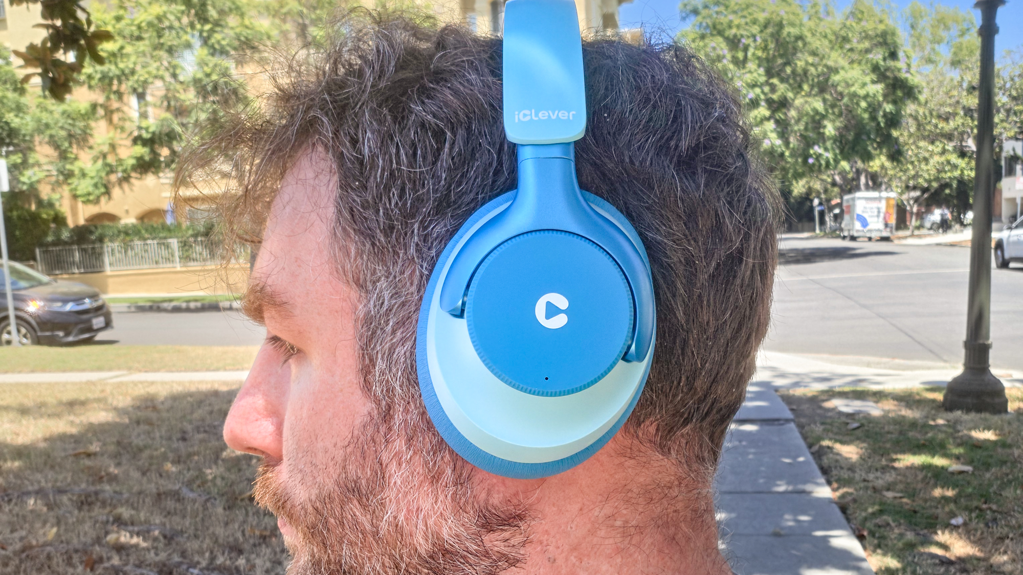iClever Q950 kid headphones