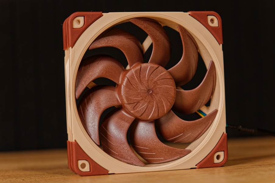 PC Fan Faceoff: Arctic P12 Pro vs Noctua NF-A12x25 G2