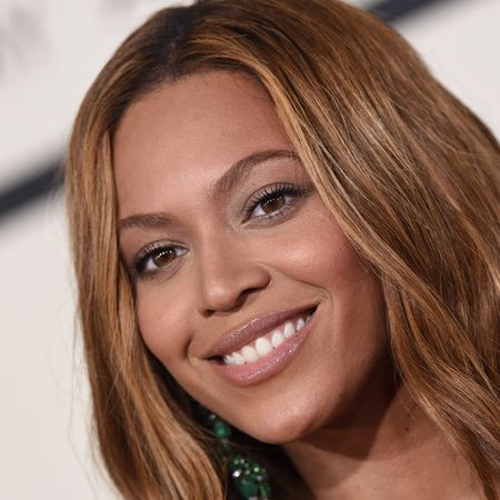 Beyonce Santa Manicure