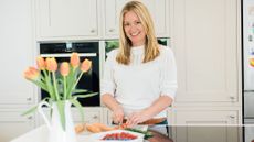 Dietitian Jennifer Low chopping vegetables