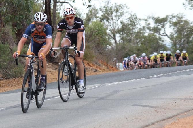 Nathan Earle (Huon Salmon-Genesys) leads Adam Semple (Satalyst-Giant) in the final kilometres of Stage 3 at Woodside Tour de Perth