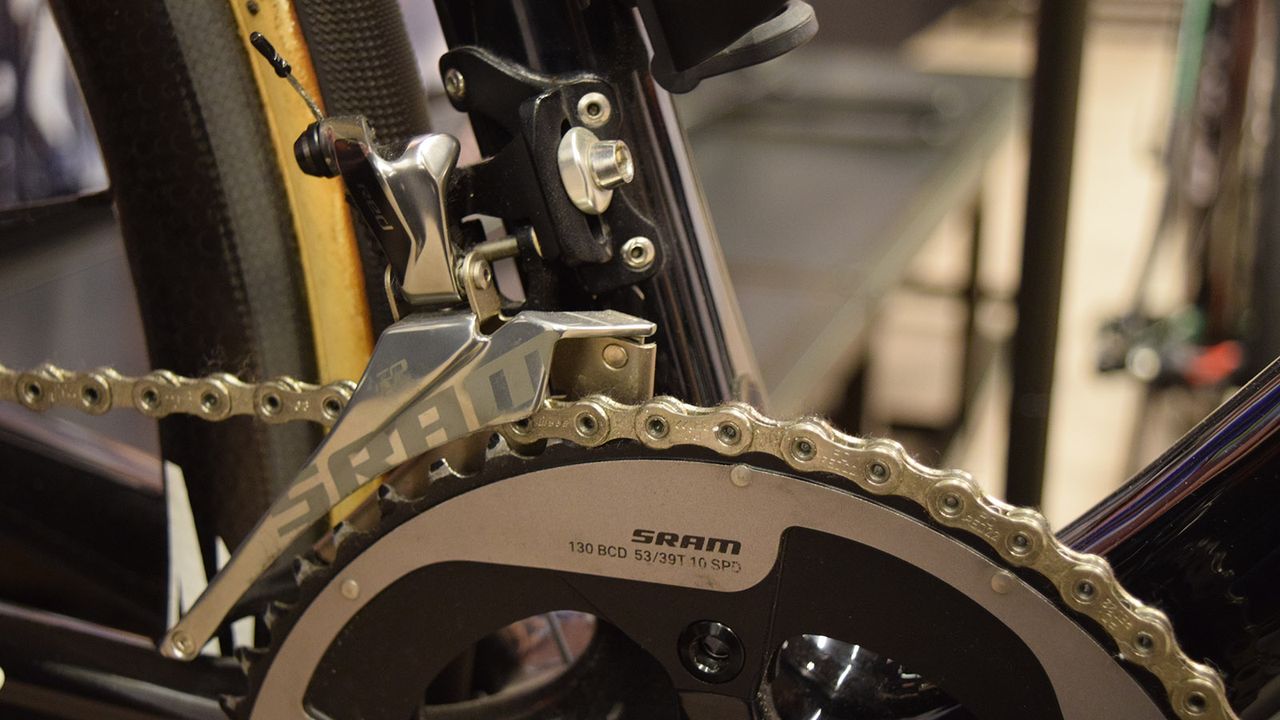 Terpstra's Roubaix was equipped with a mechanical SRAM Red groupset