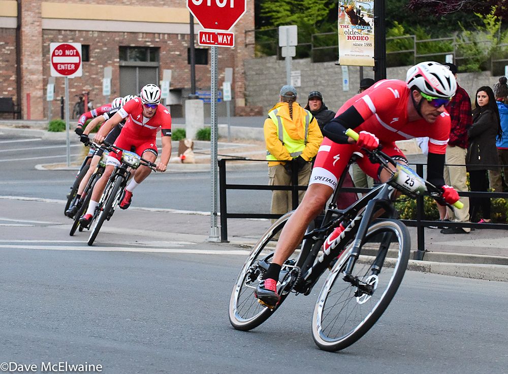 Todd Wells (Specialized) going for the win with three laps to go