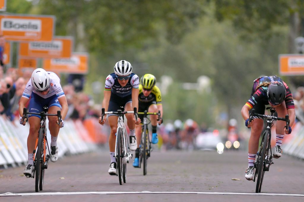 Lisa Klein (Canyon-Sram) edges the sprint to win stage 3