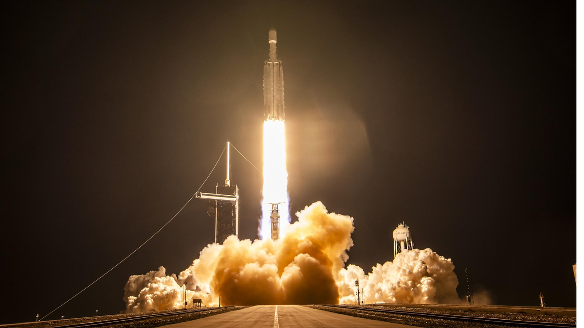 SpaceX deslumbra con doble cabecera para el último lanzamiento de cohete de 2023 (fotos y vídeo)