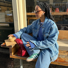 @amaka.hamelijnck wearing green trainers and double denim