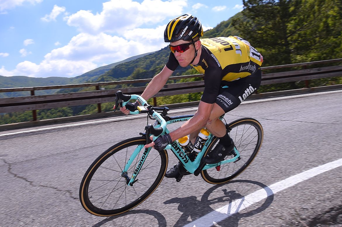 Steven Kruijswijk descending on the Giro d'Italia's stage 11