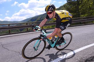 Steven Kruijswijk descending on the Giro d'Italia's stage 11