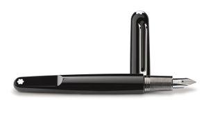 It is is made of Montblanc’s typical black resin and its shape features a ‘plateau’