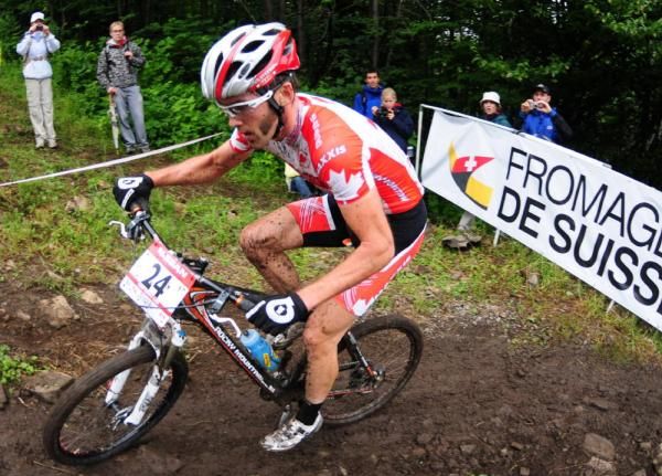 Geoff Kabush (Team Maxxis-Rocky Mountain) chasing Julien Absalon (Orbea).