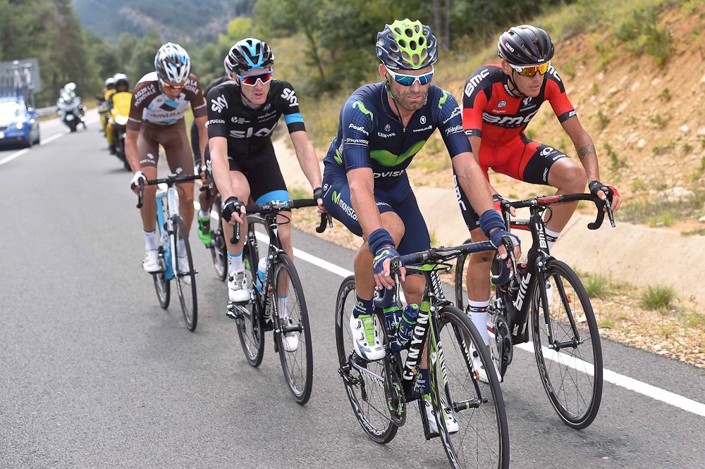 Jose Joaquin Rojas (Movistar) powers the break.