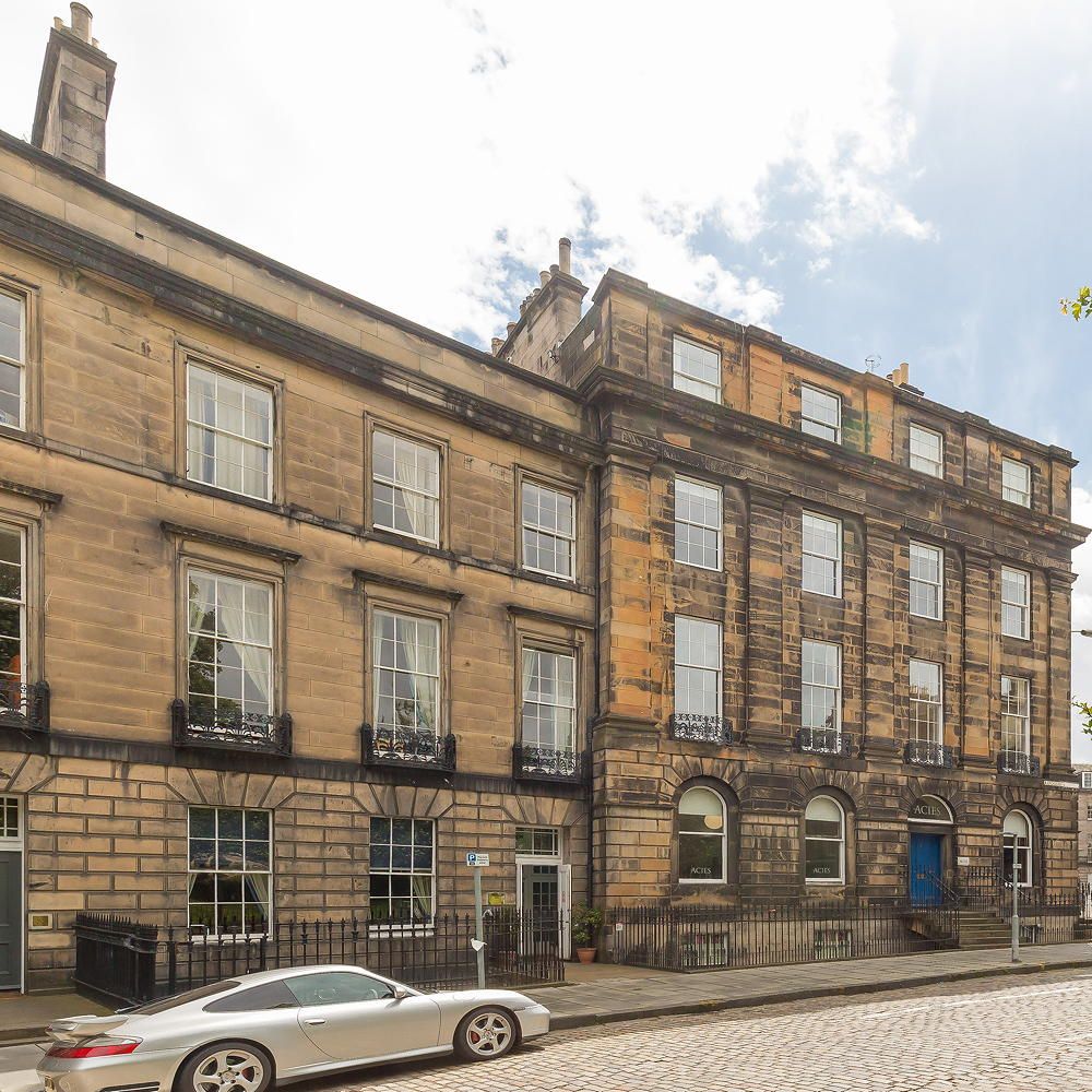 This flat on Randolph place in Edinburgh is a dream in white Ideal Home