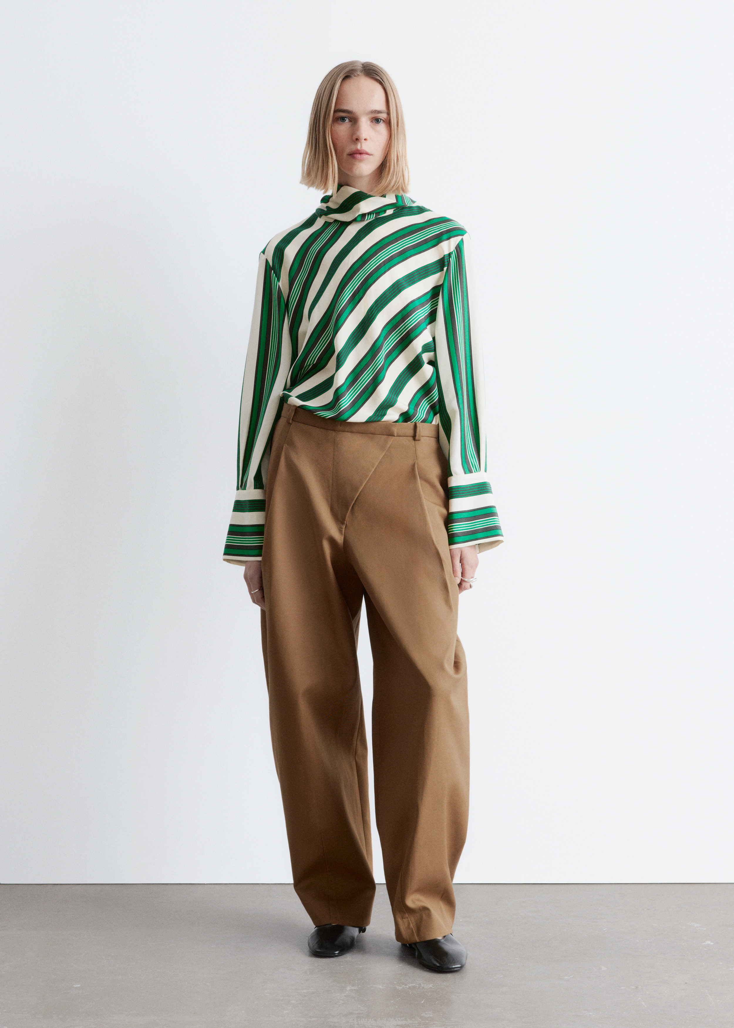 Barrel-Leg Trousers