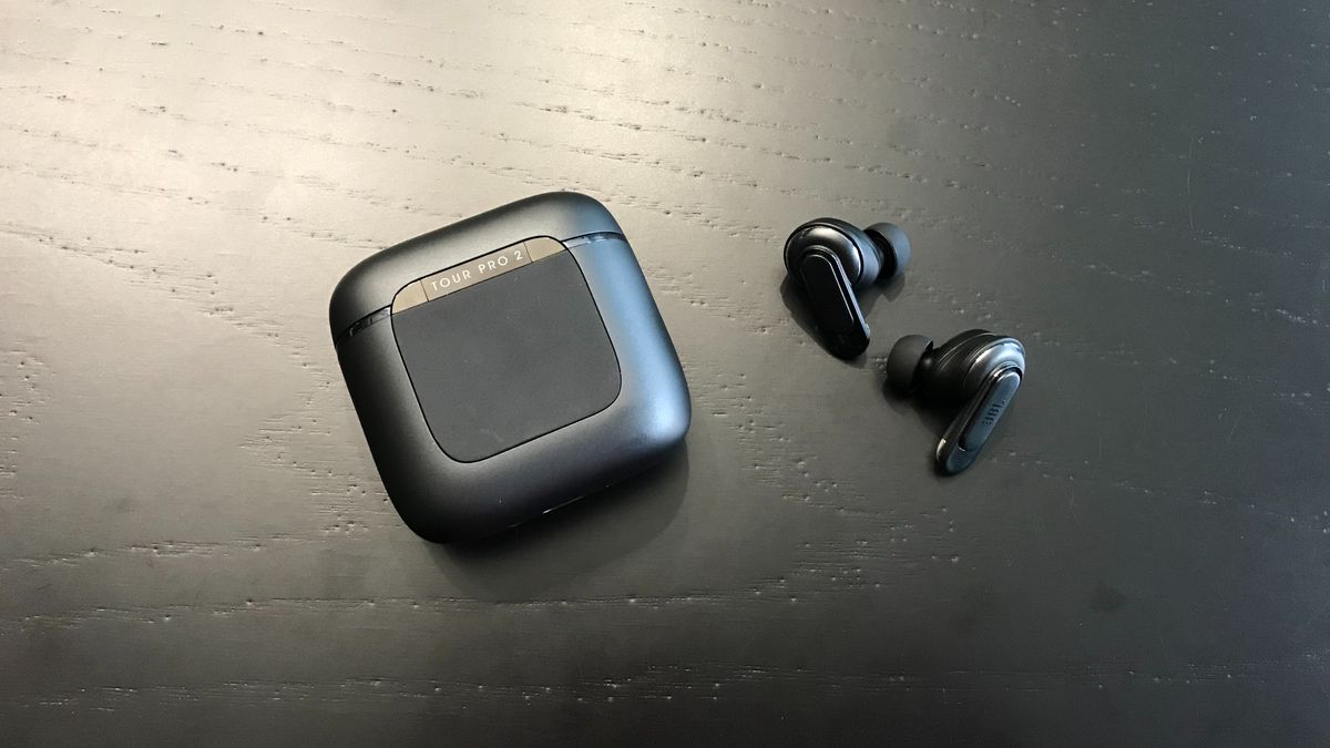 JBL put a smartwatch screen in a wireless earbuds case, and it's a game ...