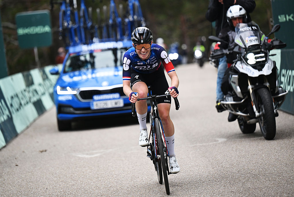 LAGUNAS DE NEILA SPAIN MAY 08 Demi Vollering of Netherlands and Team FDJ SUEZ competes in the breakaway during the 11th La Vuelta Femenina 2025 Stage 5 a 1204km stage from Golmayo to Lagunas de Neila 1867m UCIWT on May 08 2025 in Lagunas de Neila Spain Photo by Szymon GruchalskiGetty Images
