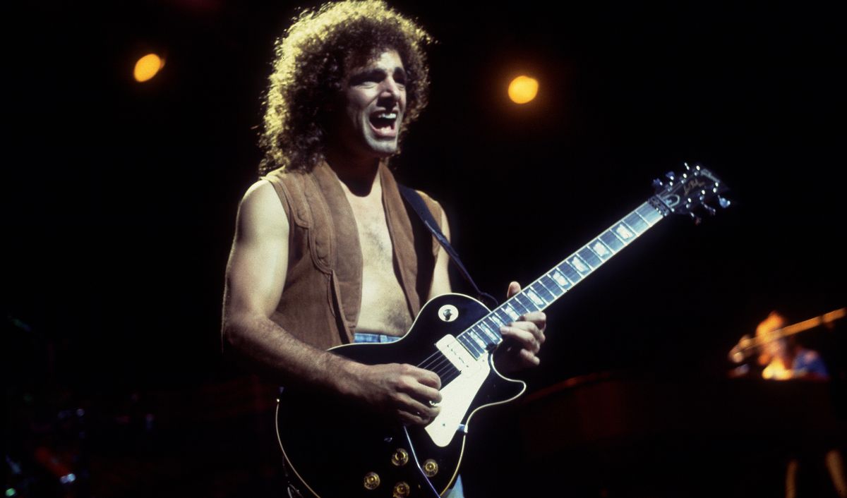 Neal Schon's “Don’t Stop Believin’” 1977 Les Paul Deluxe Sells at Auction for $250,000