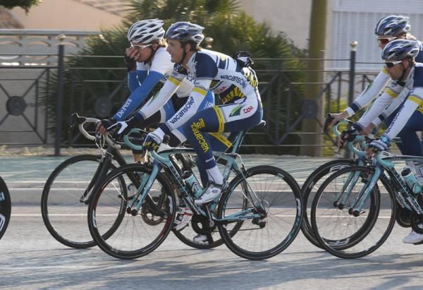 Johnny Hoogerland (centre)
