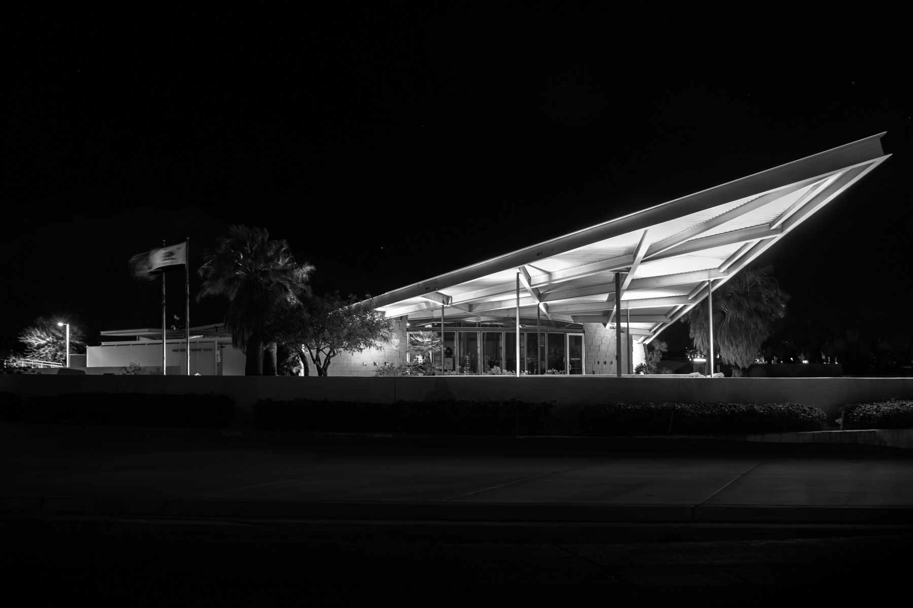 As Palm Springs Modernism Week 2026 launches, we tour the city at night