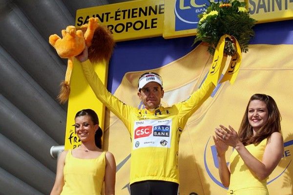 Carlos Sastre passed his first day in yellow without any problems.