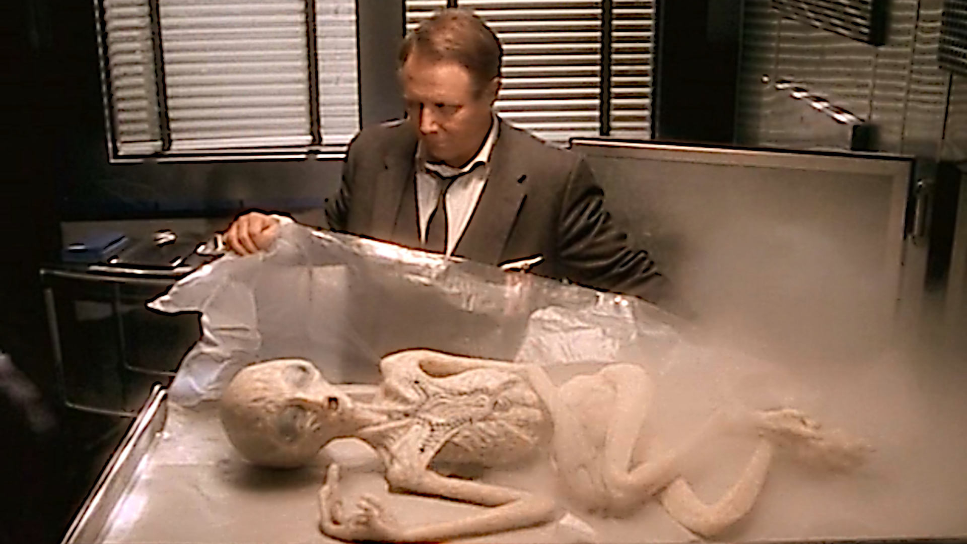 Screenshot from the 1996 sci-fi show "Dark Skies"