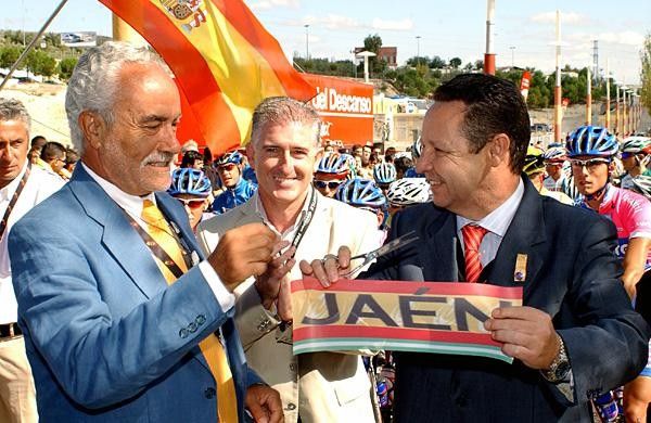 Cutting the ribbon in Jaen