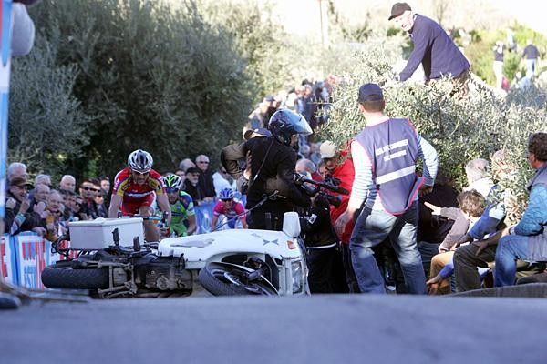 Baden Cooke (Barloworld) faces a downed motorbike in the race finale.