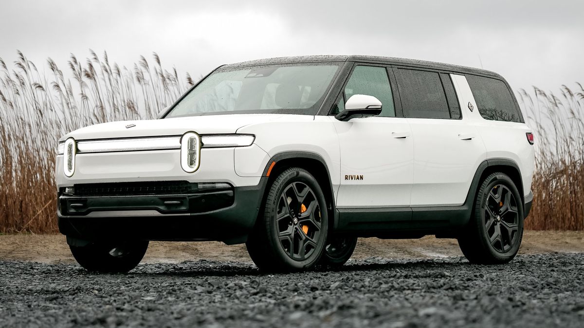 2025 Rivian R1S Tri-Motor test drive review.