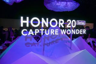 Honor 20 -sarjan valomainos.