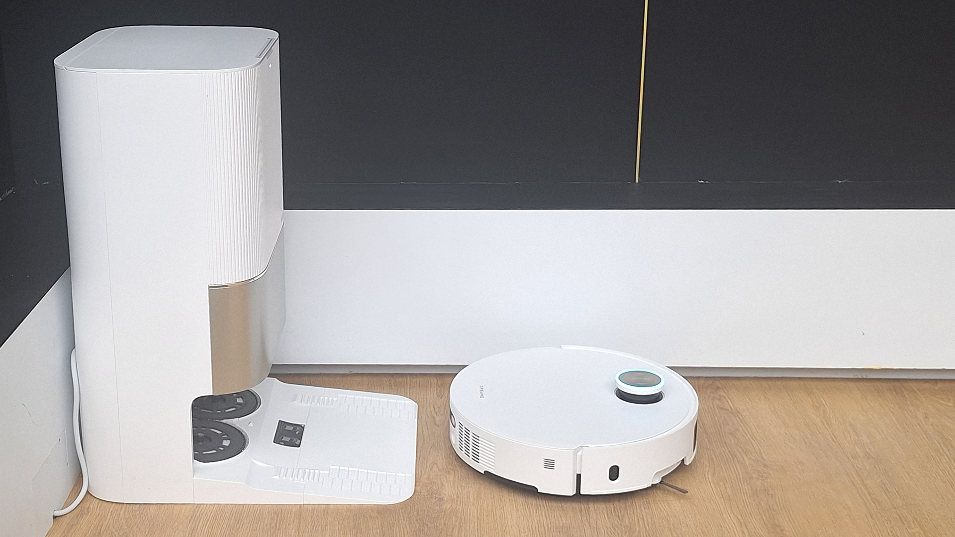 Dreame X50 Ultra Complete robot vacuum and dock
