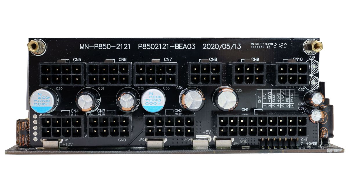Gigabyte UD750GM