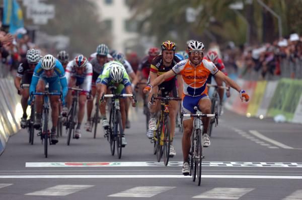Oscar Freire sprinted to an emphatic victory
