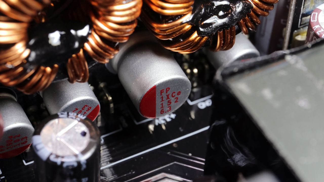 MSI MEG Ai1000P PCIe5