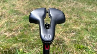 Front end view of the ERE Research Tenaci TT saddle