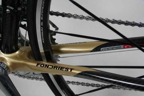 Oversized chainstays carry the stiffness of the front triangle out to the back wheel