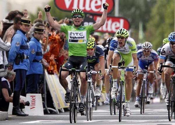 Cavendish wins over Farrar and Oss