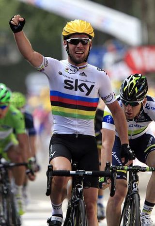 Mark Cavendish (Sky) wins the stage