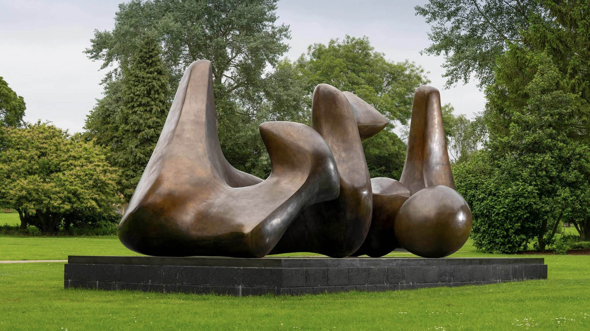 A photo of a Henry Moore sculpture.