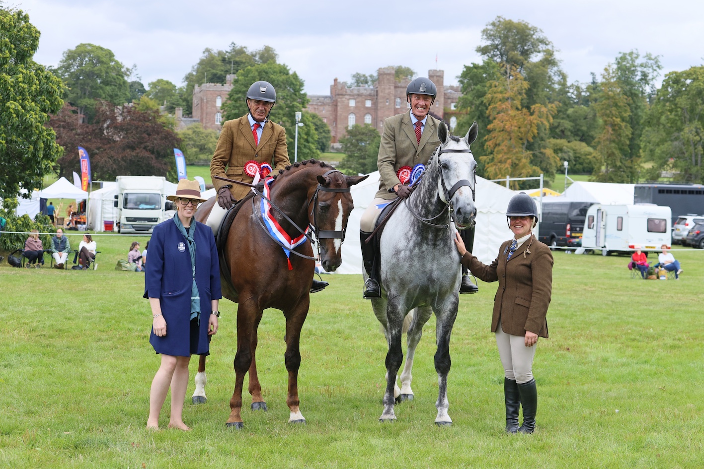 Edenagor Ned beats his teammate to the hunter championship