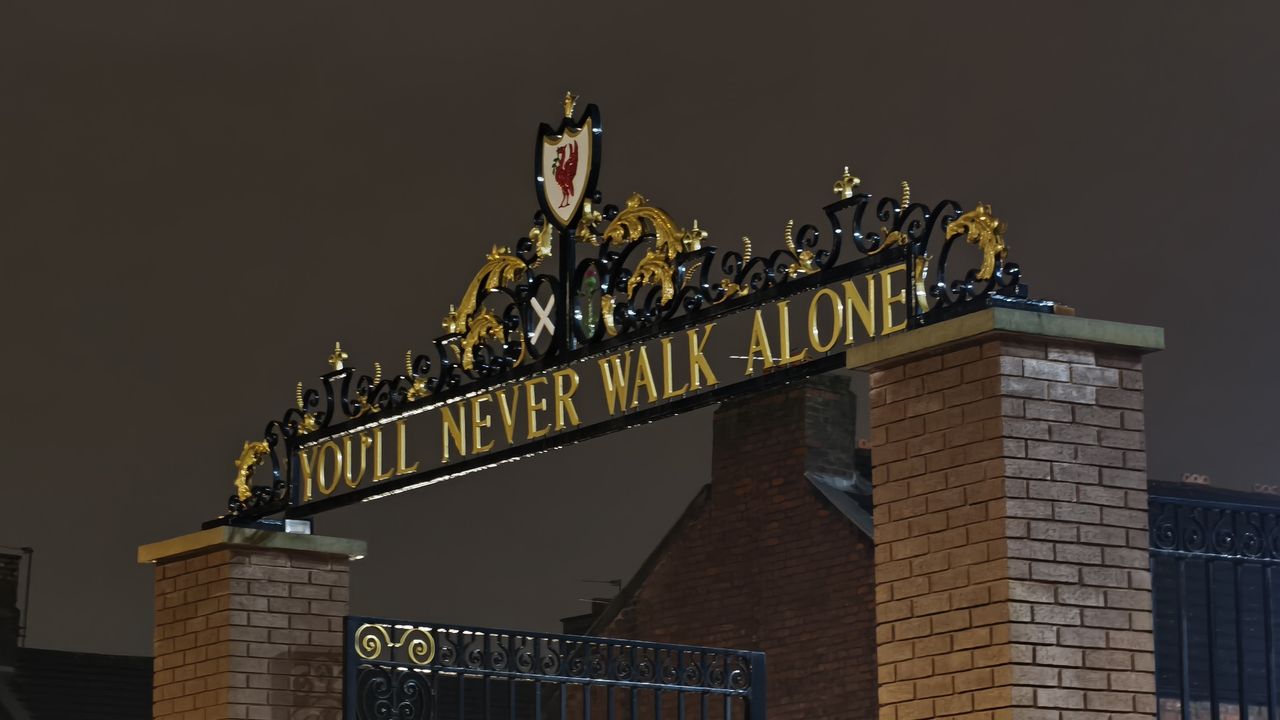Images captured on the Oppo Find X8 Pro of the Liverpool v Lille match in the Champions League